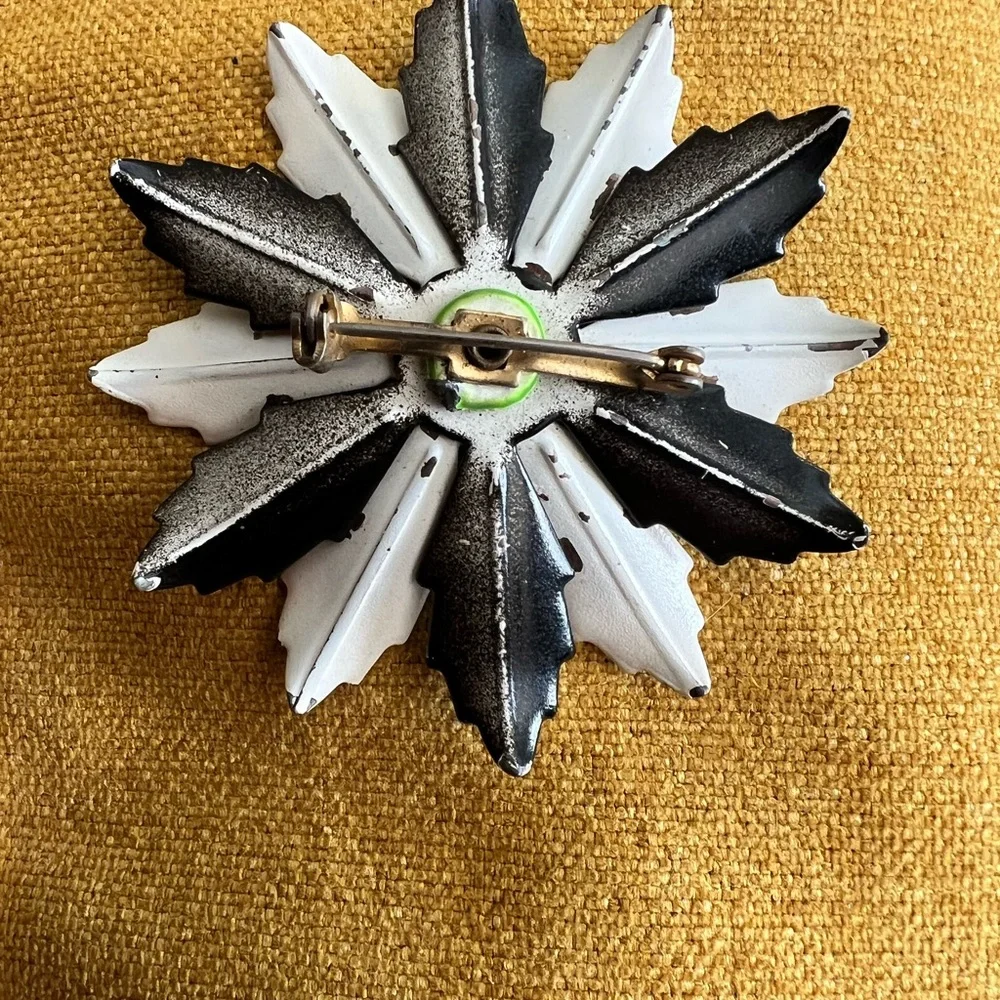 Vintage floral brooch black&white enamel petals and solid black center.